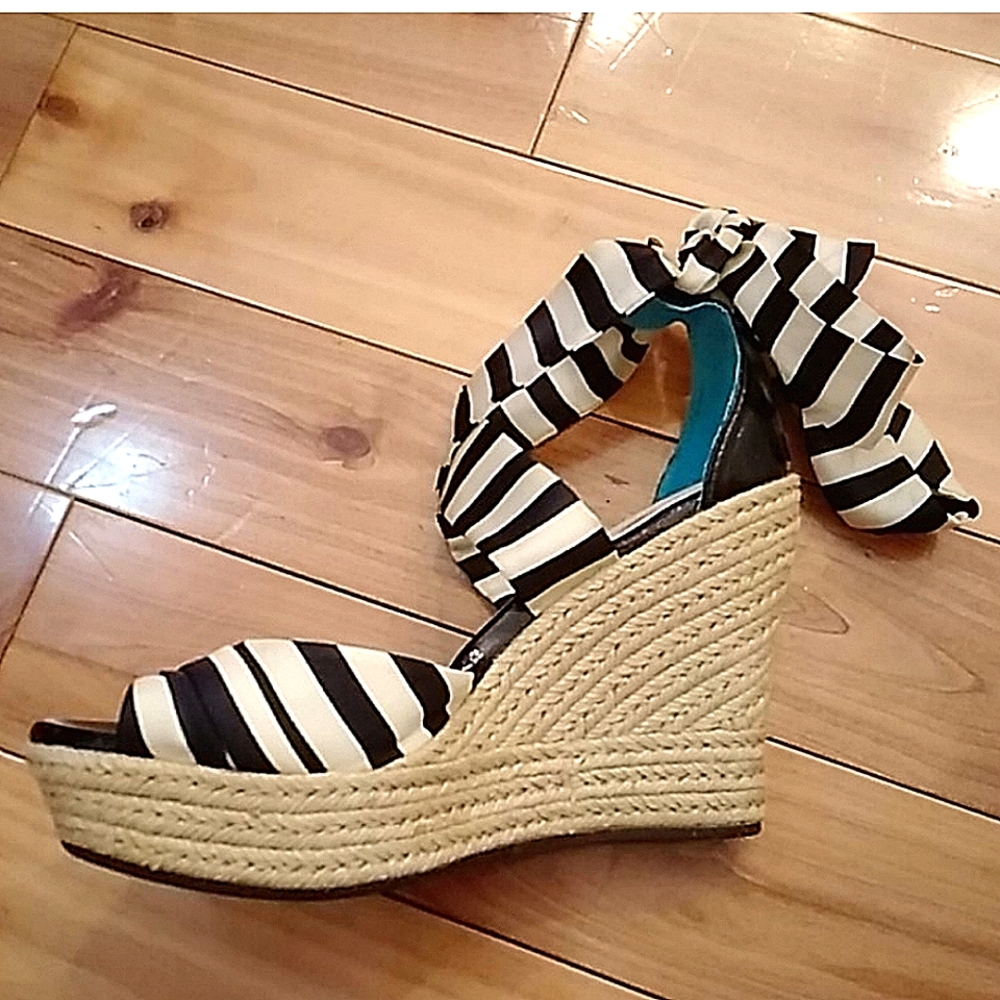 Women Strap Sandal 《UGG》